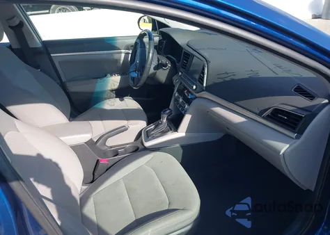 2019 Hyundai Elantra Value Edition z USA, uszkodzony, nr VIN 5NPD84LF5KH478261